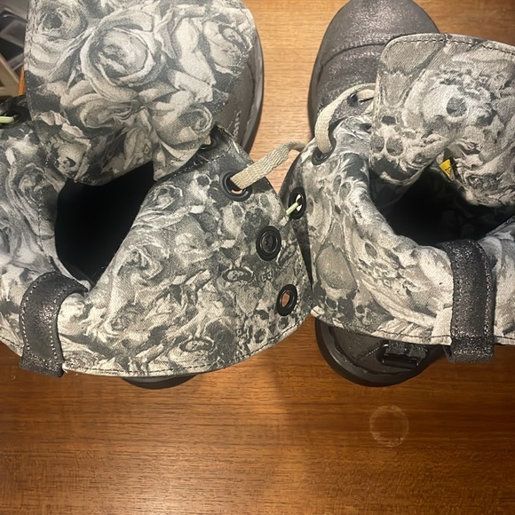 Dr Martens New Size 8 Metallic Grey Aimilitia Triumph Boots - Picture 15 of 17